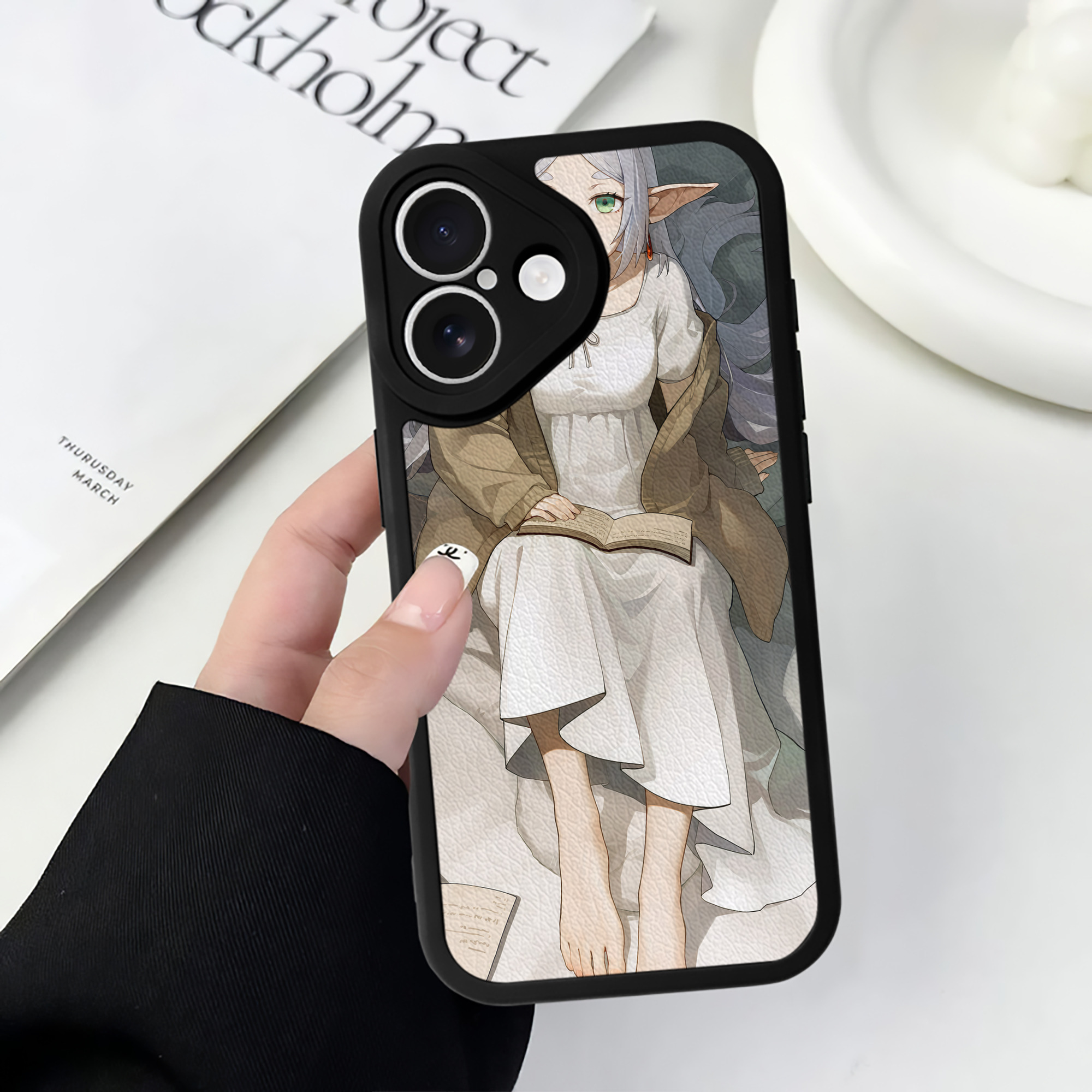（画像用） 葬送のフリーレン Frieren 【iPhone 16シリーズ対応】シリコンスマホケース（レザー調） 材質：シリコン